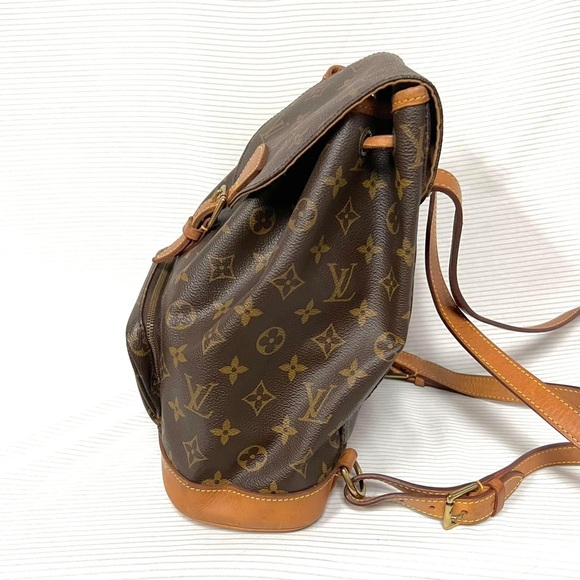 Louis Vuitton Montsouris MM Backpack - Picture 5 of 16